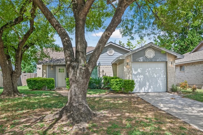 Photo - 10106 Shadow Pine Dr