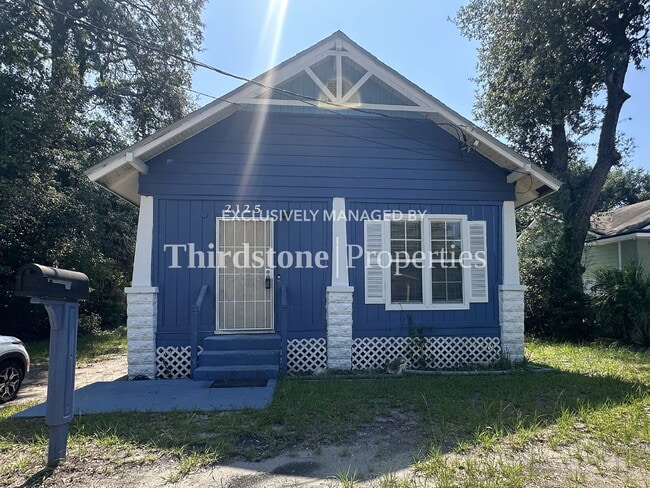 Building Photo - 2125 Lambert St