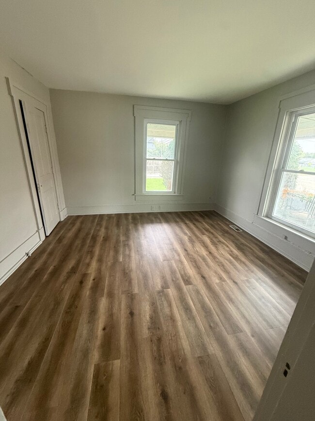 23 W Main St