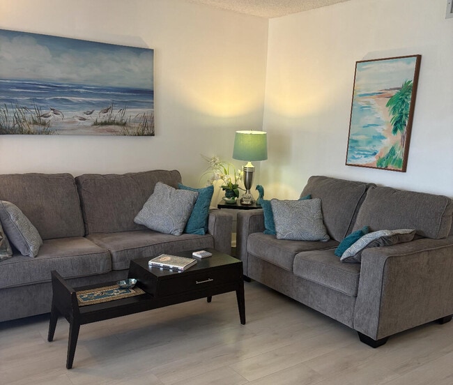 Photo - 540 SW South River Dr Unit 204