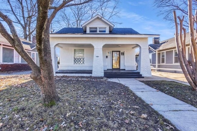 Photo - 1851 Manila Ave