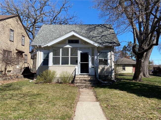 Photo - 1189 Hawthorne Ave E House