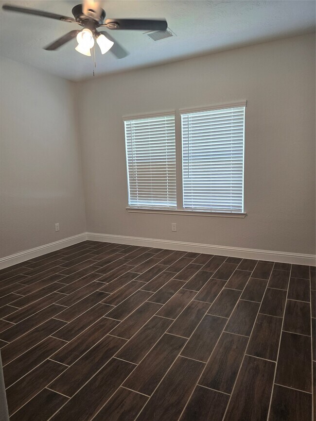 Photo - 213 E Adoue Ave