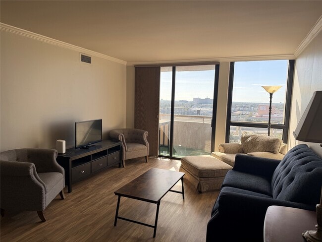 Building Photo - 3525 Sage Rd Unit 1217