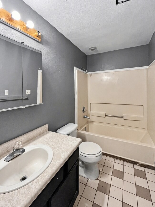 Photo - 9324 Kavik St