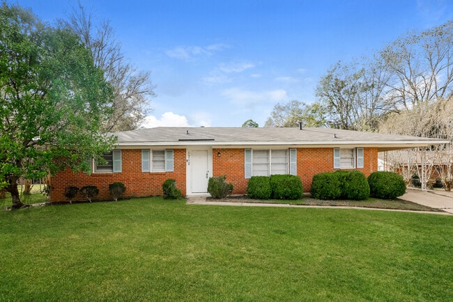 Building Photo - 1712 Longmeadow Dr