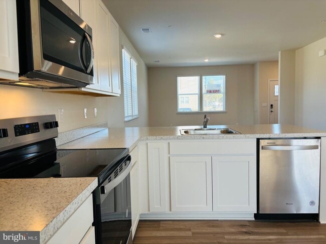 131 Riverwalk Ter
