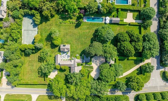 Photo - 265 Mecox Road