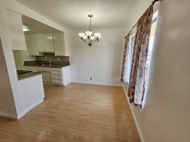 Photo - TOP FLOOR UNIT - Light and Airy 2 Bedroom,... Unit 503