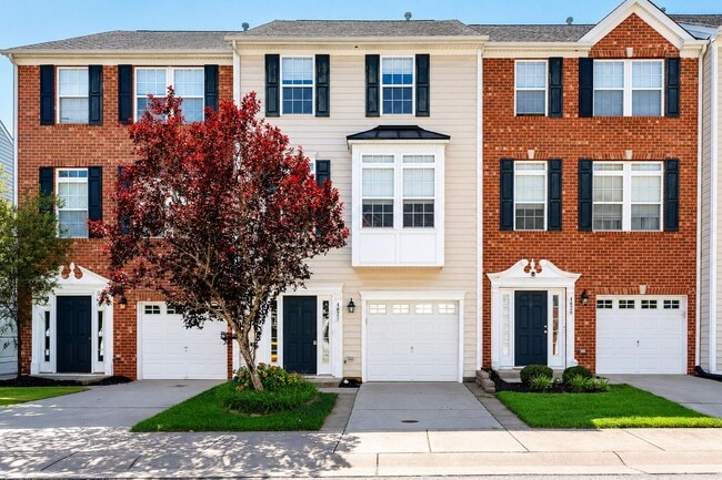 Building Photo - Bright and spacious 3+ bedroom Townhome in Williamsburg