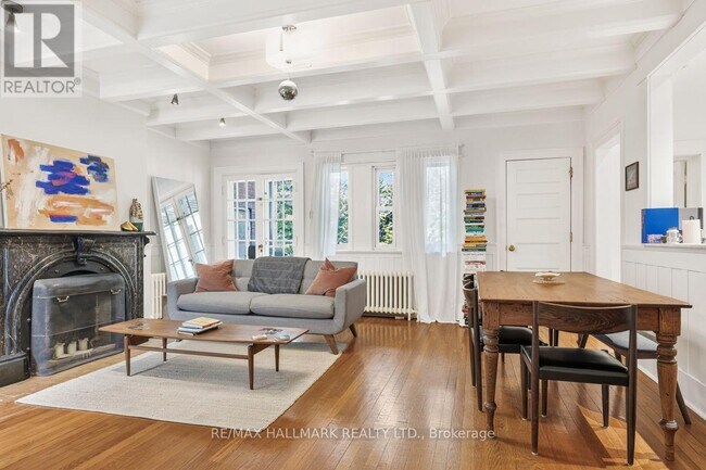 Photo - 344 Palmerston Blvd