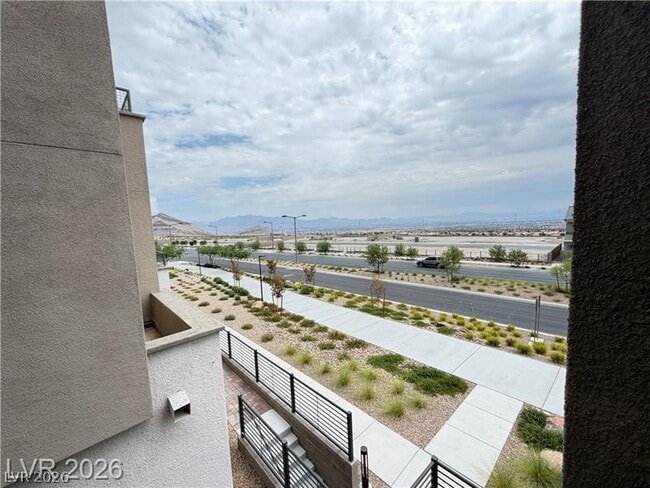 1741 N Desert Foothills Dr