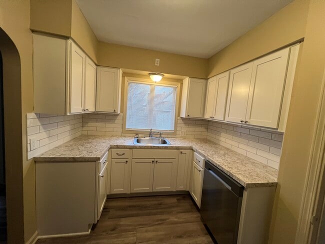 Photo - 945 Sylvia St NW