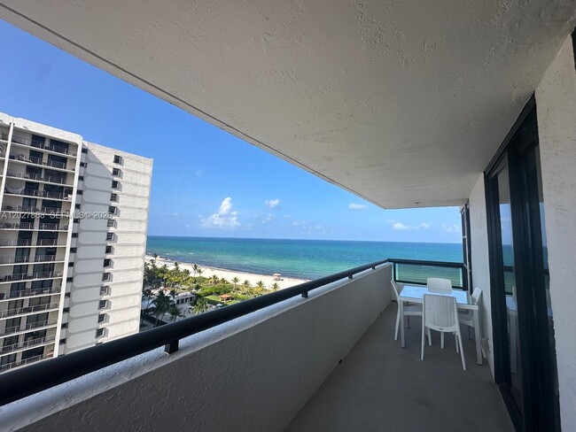 Building Photo - 2555 Collins Ave Unit 1400