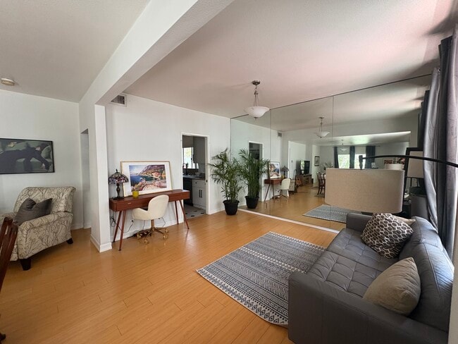 Building Photo - 1209 Amherst Ave Unit 102 Rental
