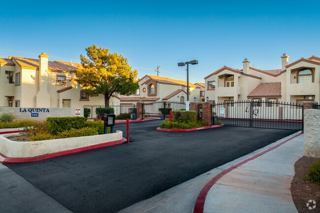 Entrance - La Quinta