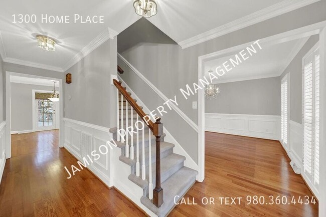 Photo - 1300 Home Pl