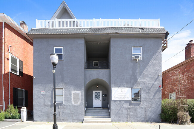 Building Photo - 215 High St Rental