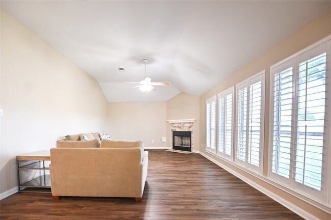 Photo - 203 Colony Creek Dr
