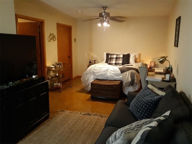 Photo - 210 S Husband St