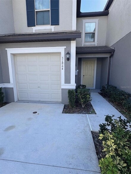 Photo - 31864 Blue Passing Loop