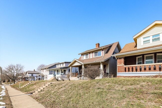 Building Photo - 4009 E 3rd St Unit 3