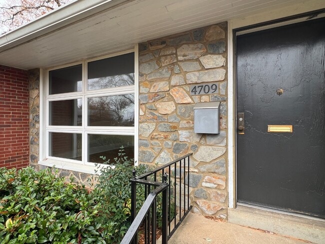 Photo - 3 BED CONDO IN PERFECT LOCATION!