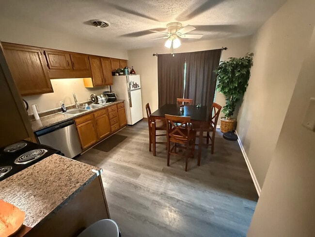 Photo - 1115 Glen Ct