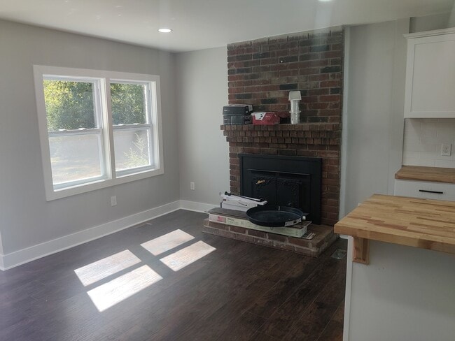 Updated 2 bed/2bth in Madison TN