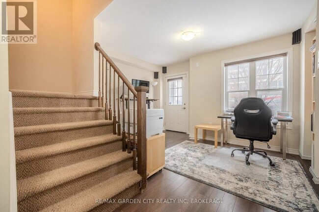 Photo - 37 Durksen Dr