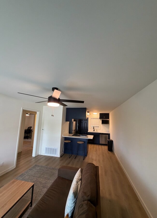 Photo - 481 W Spruce St