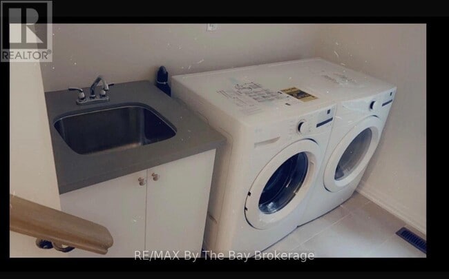 Photo - 239 Warden St