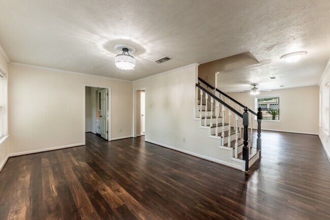 Photo - 1006 Amesbury Ct