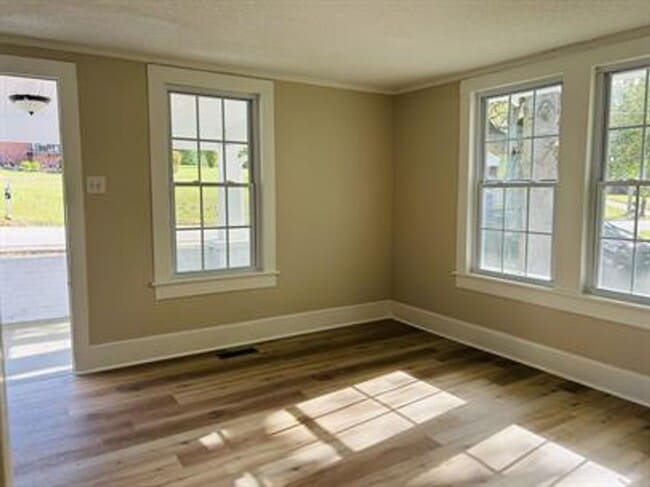 Photo - 3/2 Available Now!