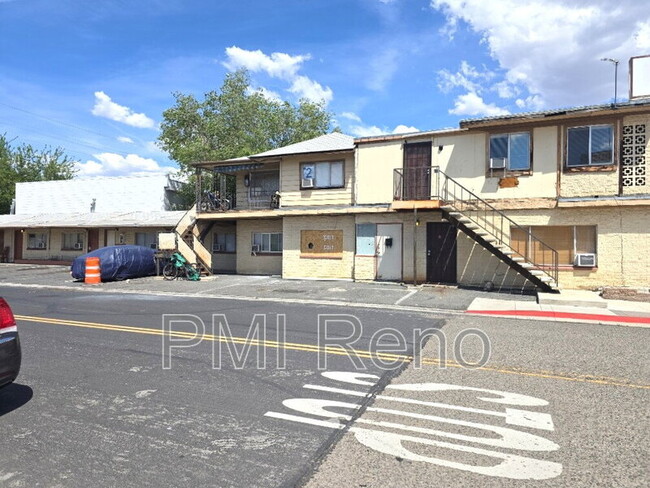 Building Photo - 140 E Victorian Ave Unit 4