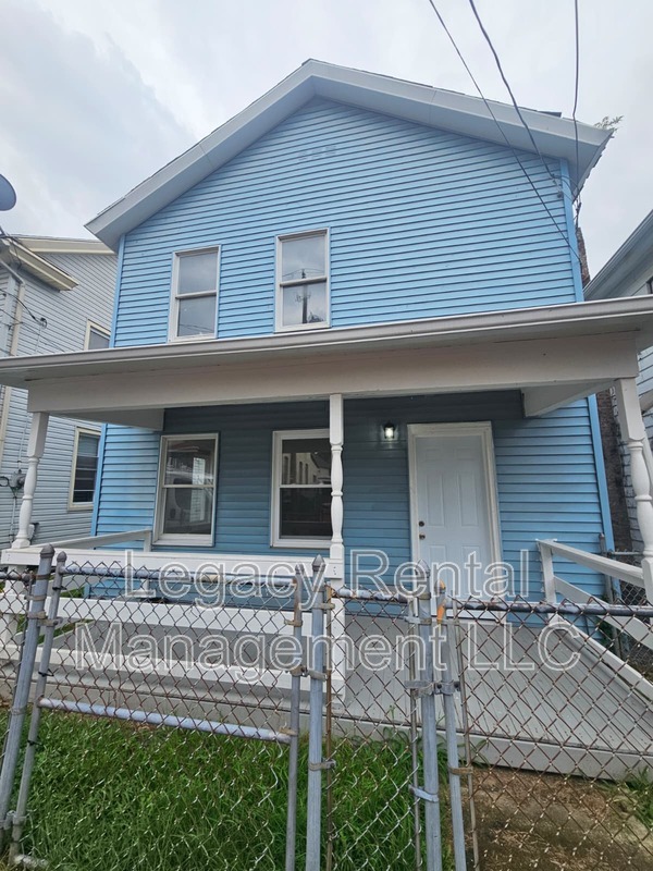 Building Photo - 39 Elm St