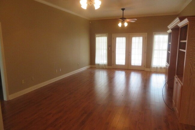 Photo - 442 Country Club Rd