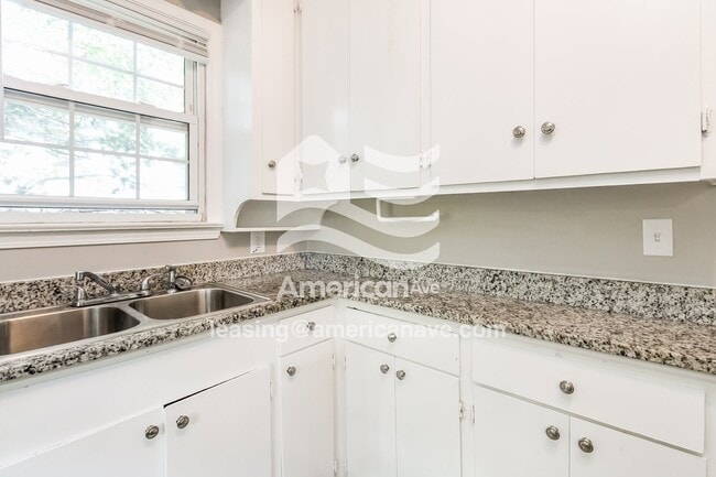 Photo - 407 Pineneedle Rd