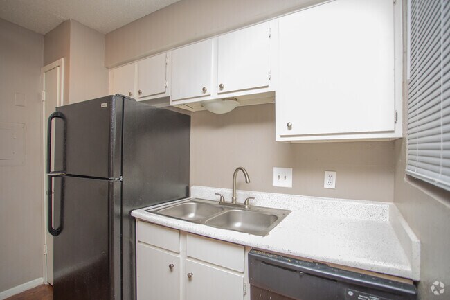 1BR, 1BA - 650SF