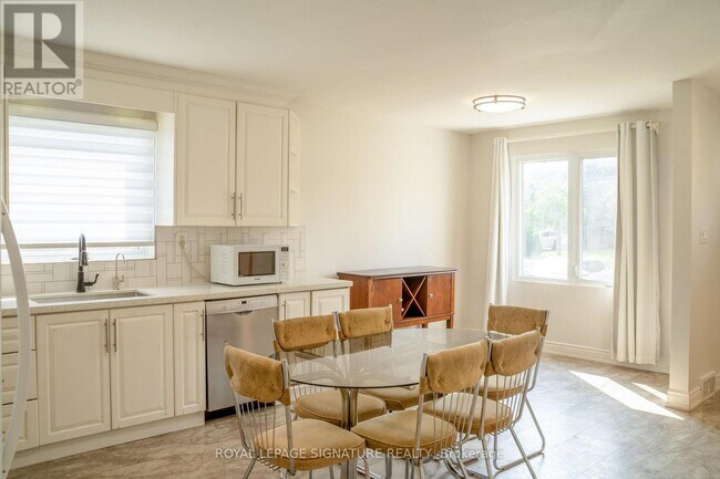 Photo - 42 Kingsview Blvd