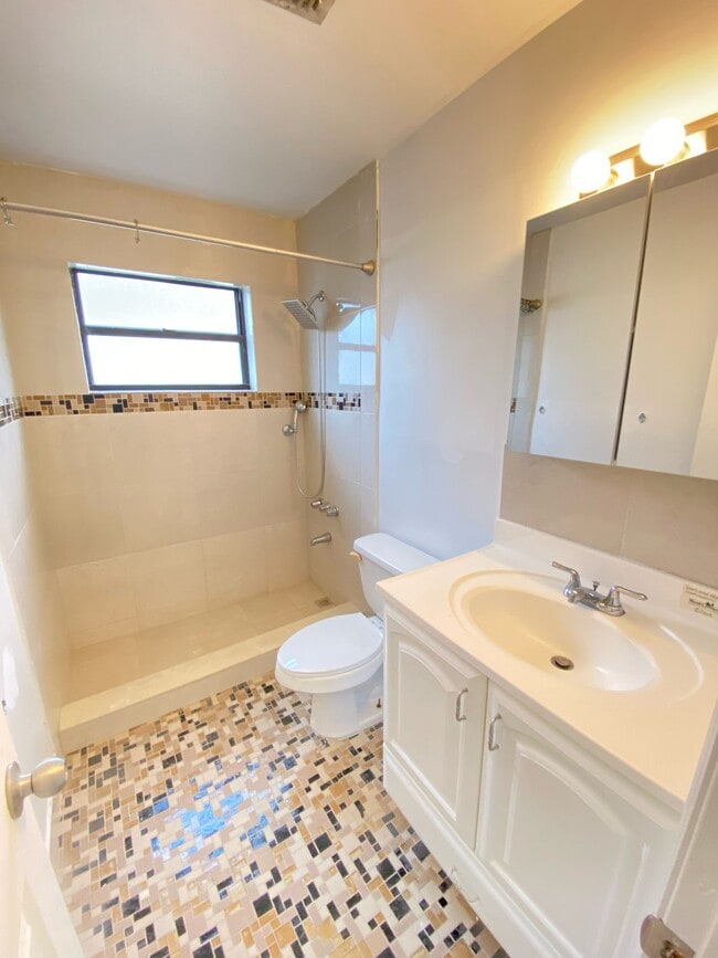 Photo - 1616 NE 151st St Unit Vanderbilt Townhouse