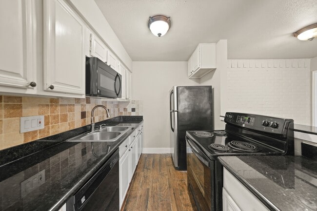 Photo - 2118 N Austin Ave