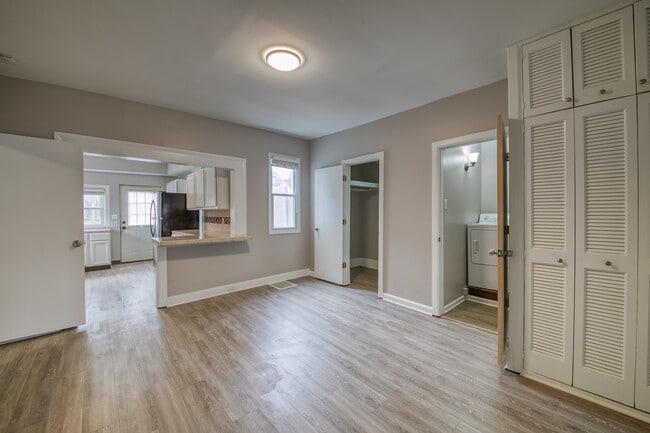 Photo - 1330 Maude Ave NE