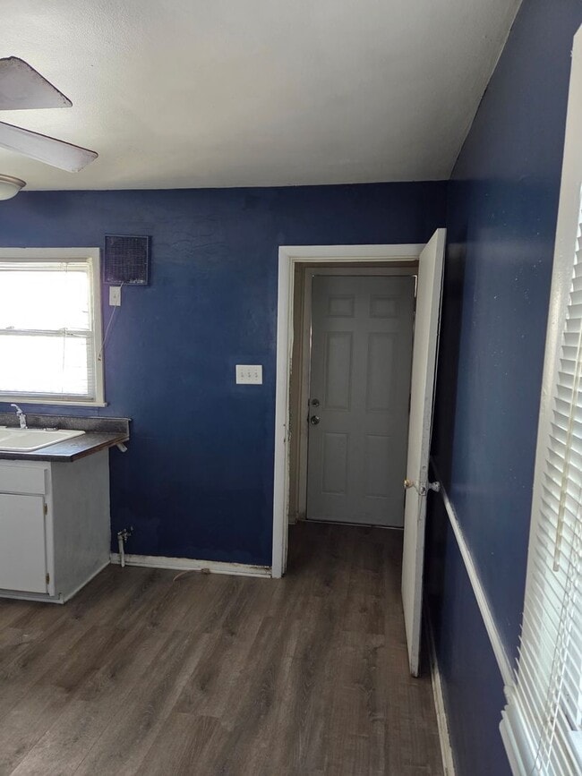 Photo - Large 4-Bedroom Single Family Home, Quiet Neighborhood. Available January 1st!