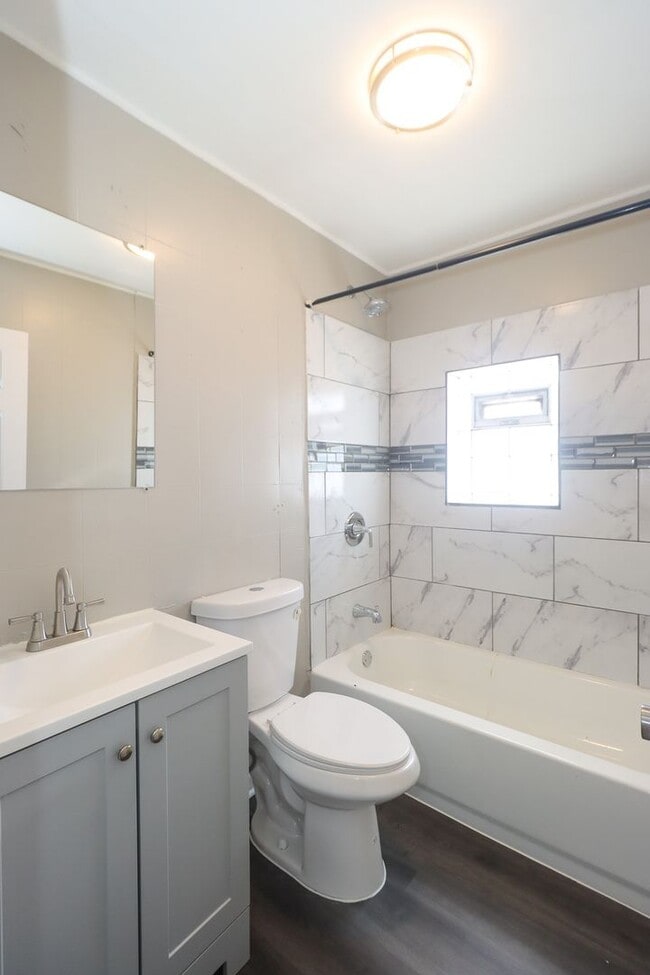 Photo - 3932 Main St Unit 2R