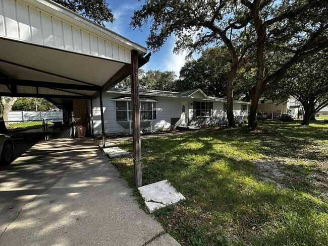 Photo - 421 Corvet St