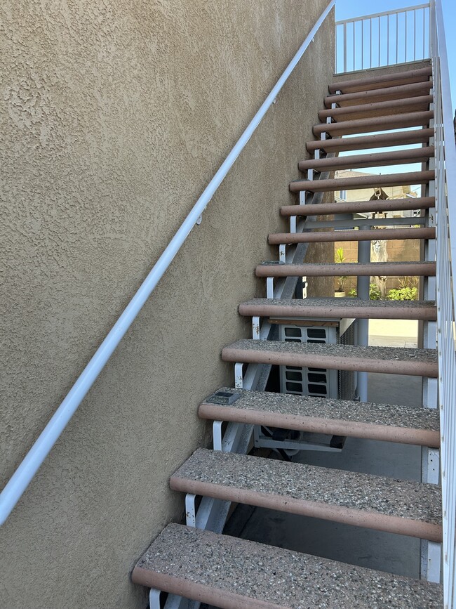 Photo - 21921 Halldale Ave Unidad 1