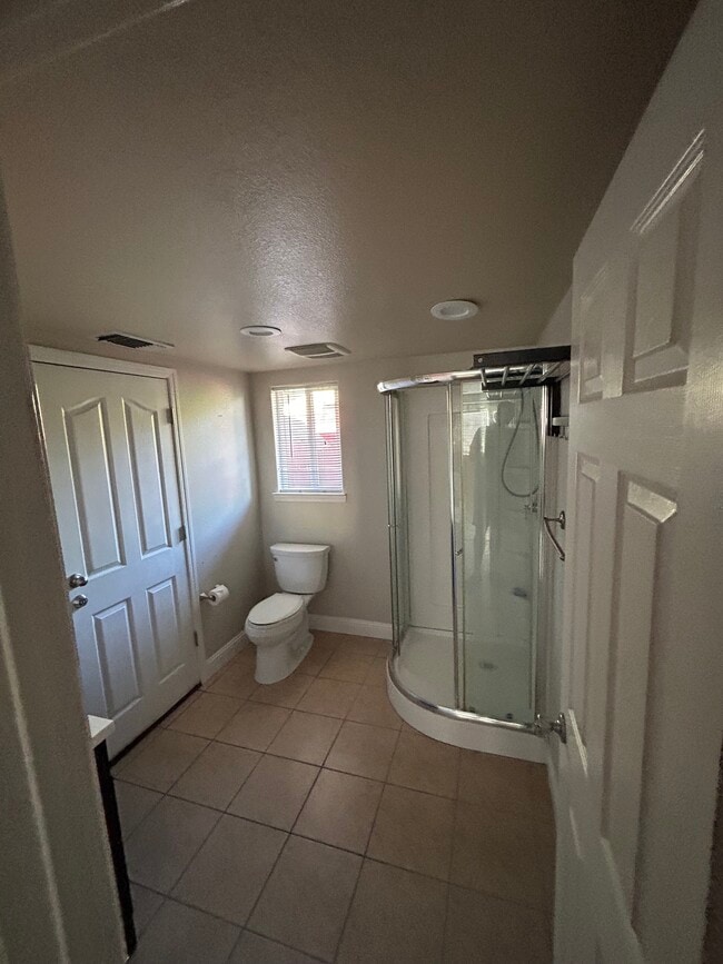 Full Bath - 181 S Lincoln St Unit 181 C