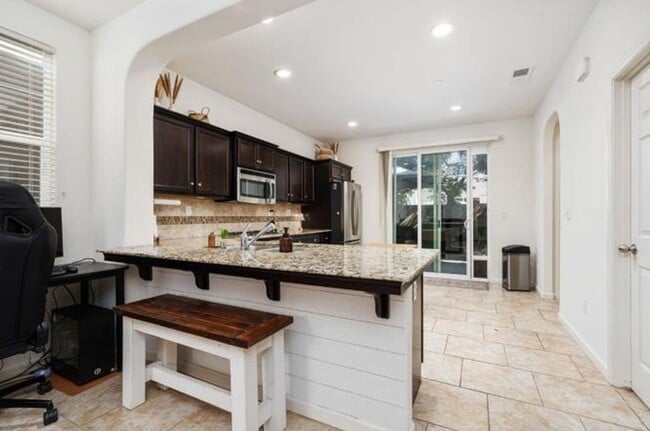 Photo - $2,090 Barstow & De Wolf, 3 Bedroom House ...