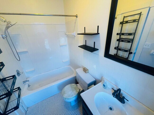 Photo - 285.5 Hudson Ave Unit Apt 2